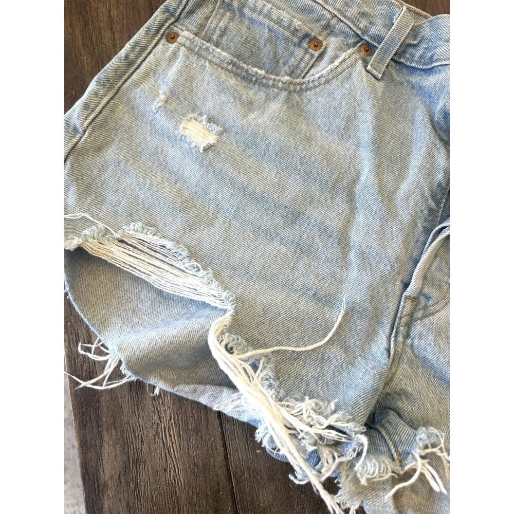 Levi's 501 Original Fit Women's High-Rise Frayed Jean Denim Shorts Light Wash 32 - Picture 3 of 9